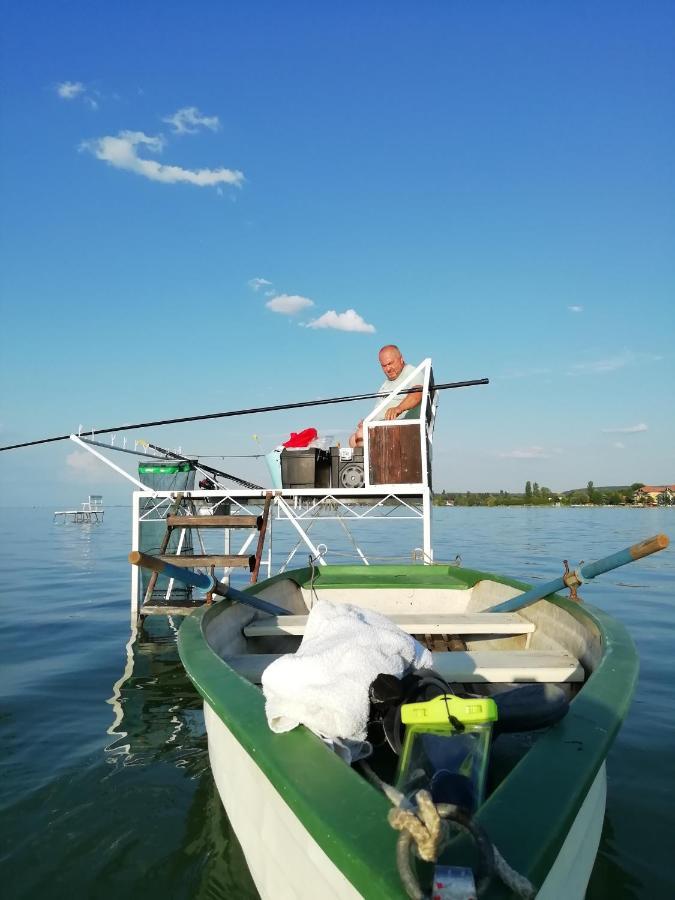 Sunfish Apartman Balatonszarszo Exterior foto